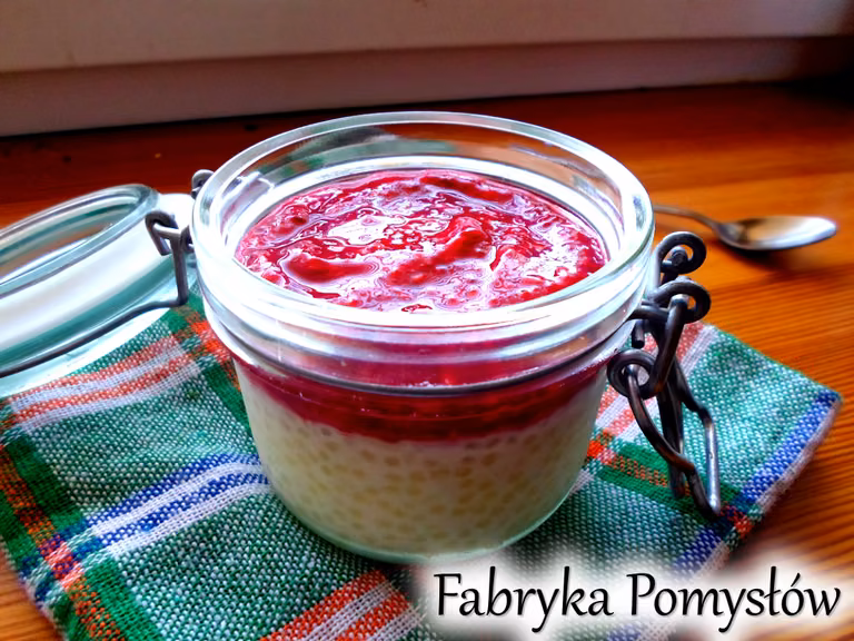 Pudding z tapioki z musem malinowym