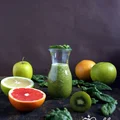 Zielony koktajl z kiwi i grejpfrutem