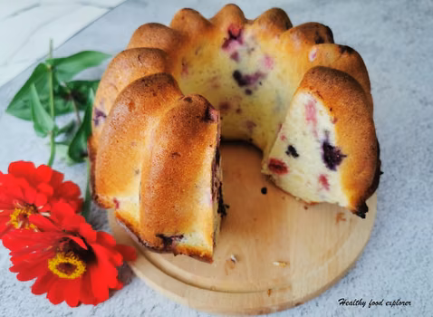 Babka jogurtowa z owocami