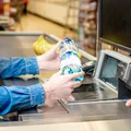 Przy kasie doliczą nawet 1 zł za te napoje! Jest oficjalna data wprowadzenia nowego systemu