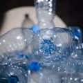Dodatkowa opłata za plastikową butelkę? Tak, rząd planuje wprowadzić nowy system kaucyjny!