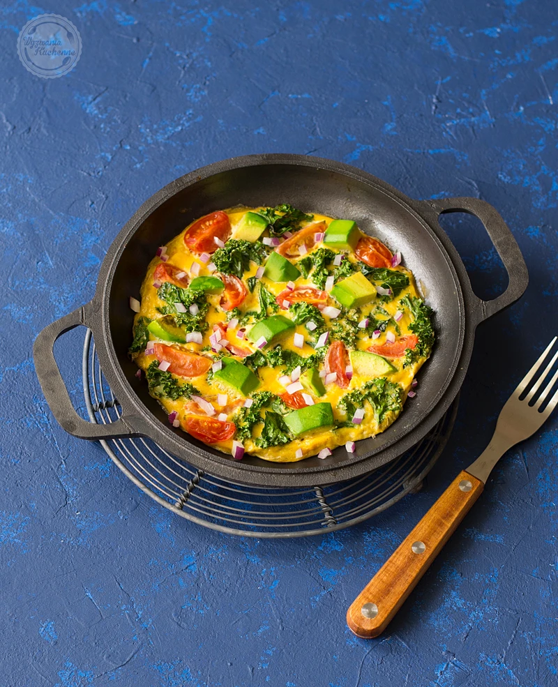 Frittata z awokado i jarmużem