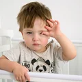 10 powodów, dla których dziecko nie chce spać w nocy.