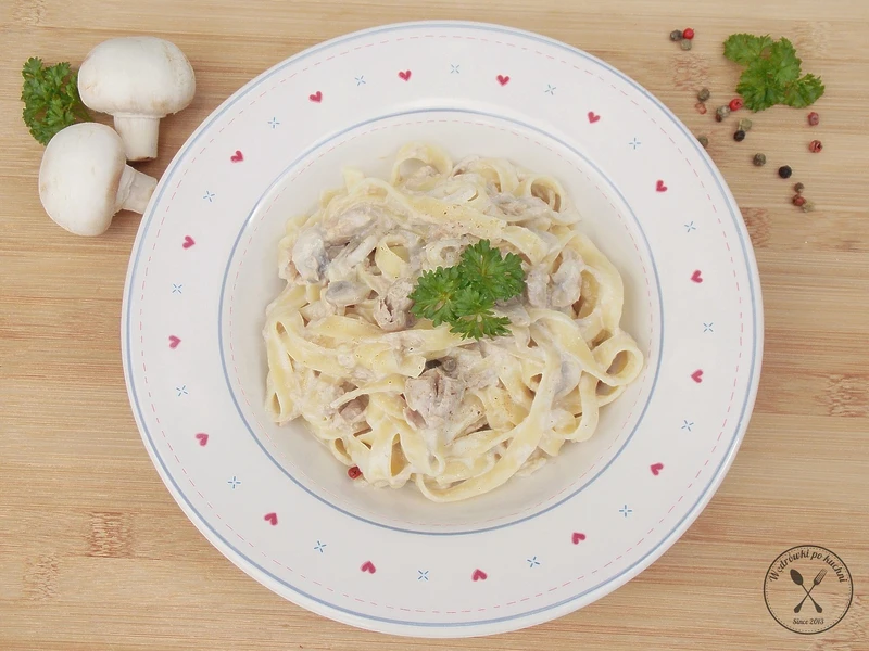 Tagliatelle z tuńczykiem w sosie śmietanowym