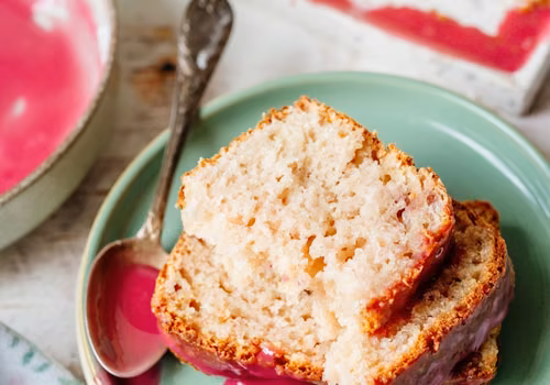 Babka malinowa z malinowym budyniem