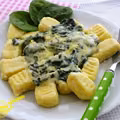 serowe gnocci z sosem szpinakowym