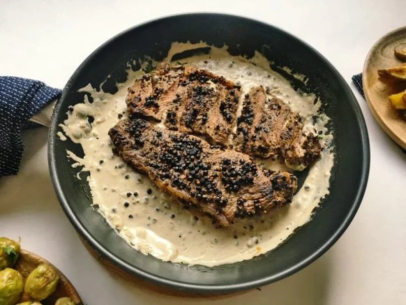 WTOREK: STEAK AU POIVRE, CZYLI STEK PANIEROWANY W PIEPRZU