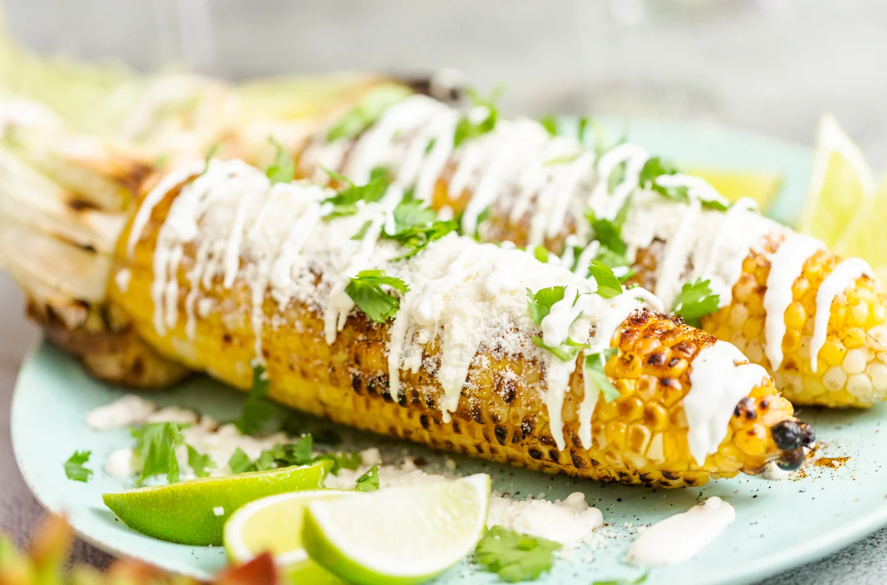 Kukurydza po meksykańsku z grilla!  Łatwa i efektowna przekąska na obiad lub imprezę