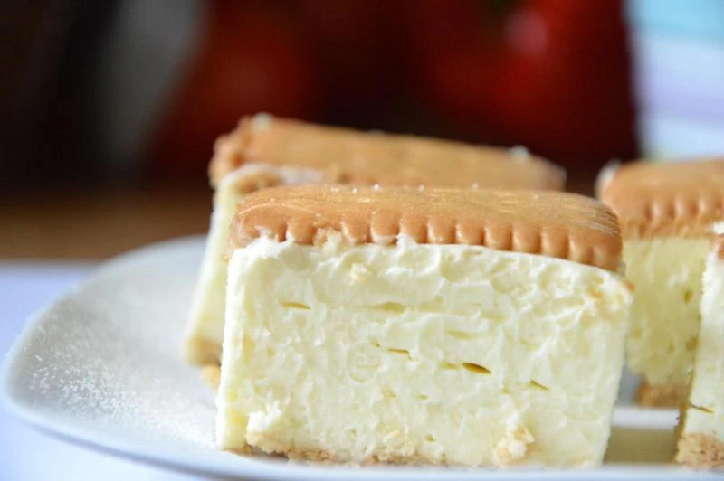 Napoleonka na herbatnikach bez pieczenia w 5 minut! Sprawdź ile ma KCAL!