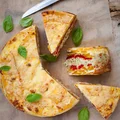 WARZYWNY TORT Z DYNIĄ, CUKINIĄ I PAPRYKĄ