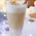 Kawa latte ajerkoniakowa