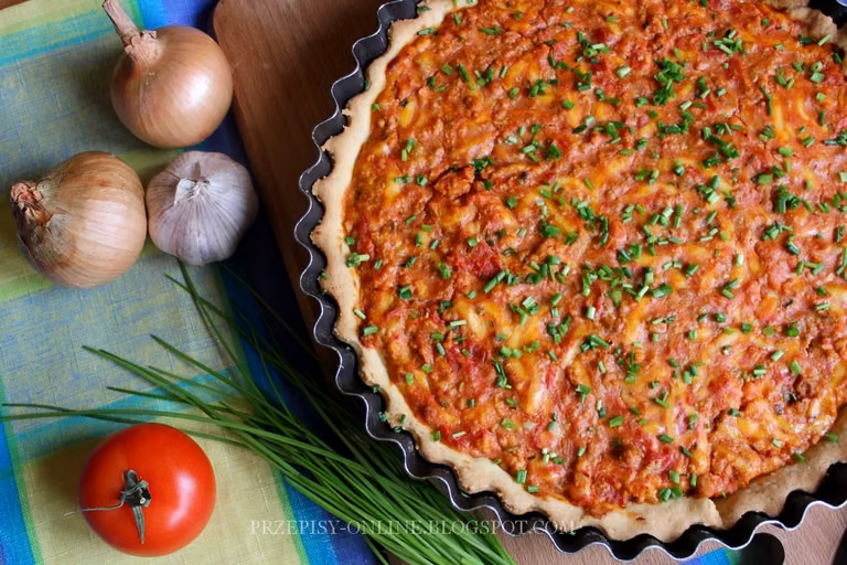 Tarta z mięsem mielonym i pomidorami