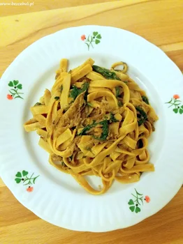 Tagliatelle z boczniakami i szpinakiem