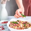 Rabarbarowe crumble bezglutenowe z migdałowo – owsianą kruszonką