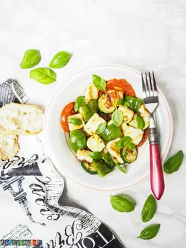 Sałatka z grillowanych warzyw z serem halloumi