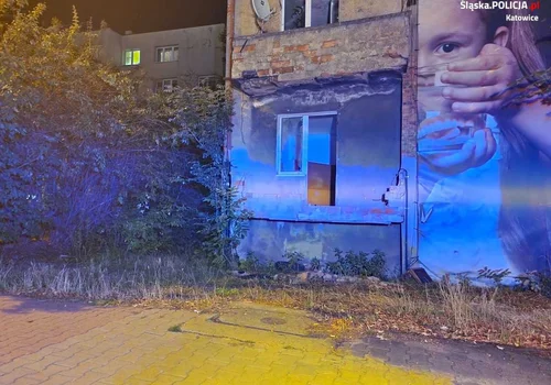 Dzielnicowy z Katowic uratował dwóch mężczyzn z pożaru pustostanu