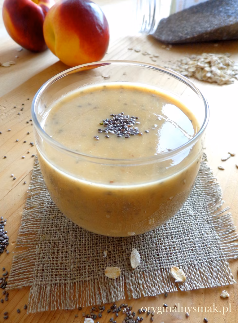 Smoothie z nektarynek, mleka owsianego i chia