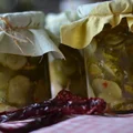 Sałatka ogórkowa z chili i czosnkiem
