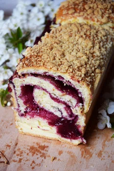 Zawijane ciasto drożdżowe z dżemem