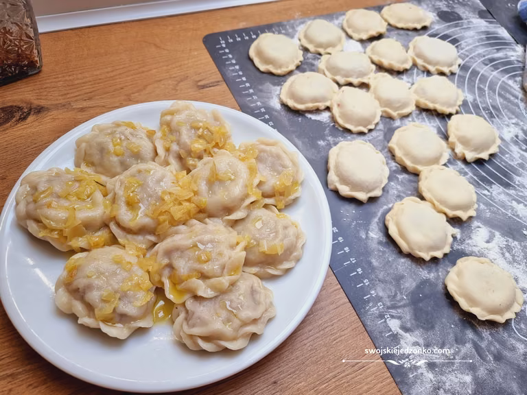 Pierogi z surowego mięsa