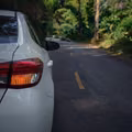 Auto nie jedzie równo? Zobacz, co może być przyczyną