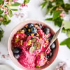 Wegańskie lody bananowe z malinami |