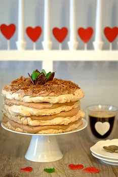 Czekoladowy tort bezowy