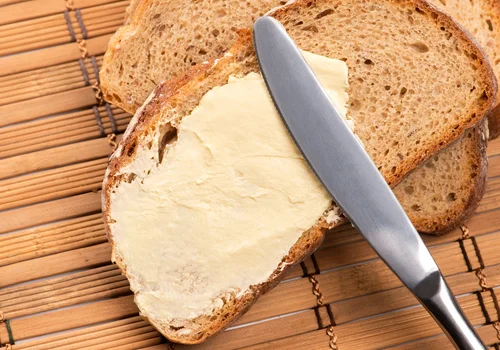 Popularna margaryna próbuje udawać masło? Perfidne sztuczki producentów