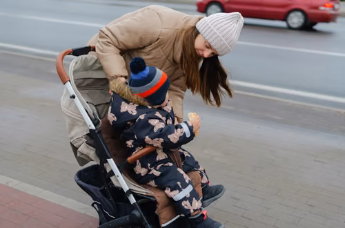 Uwaga! Świadczenie 800 plus może wygasnąć, a ZUS cofnie wypłaty! Rodzice muszą pamiętać o tych warunkach