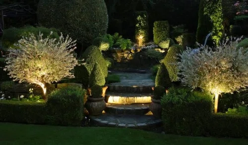 Jak oświetlić ogród?