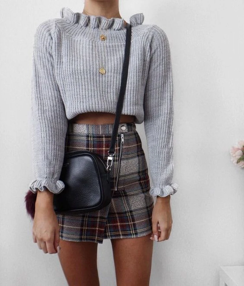 Sweter z falbankami