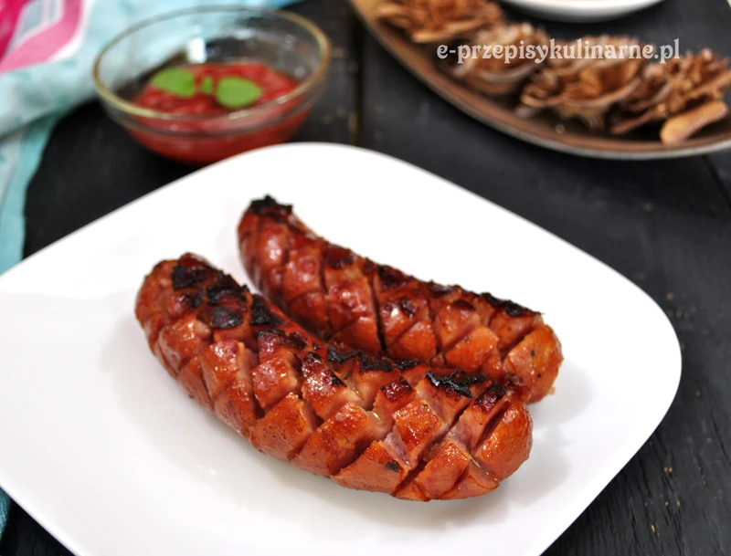 KIEŁBASA NA GRILLA W PROSTEJ, AROMATYCZNEJ MARYNACIE