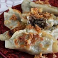 pierogi z kaszą gryczaną i grzybami leśnymi