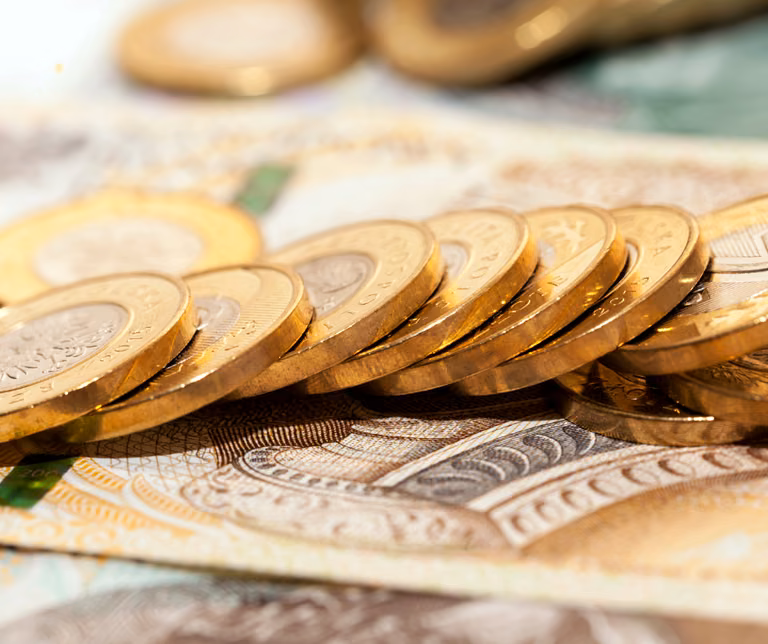 Pensja minimalna wzrośnie dwukrotnie w 2023 roku. Rząd podał kwoty.
