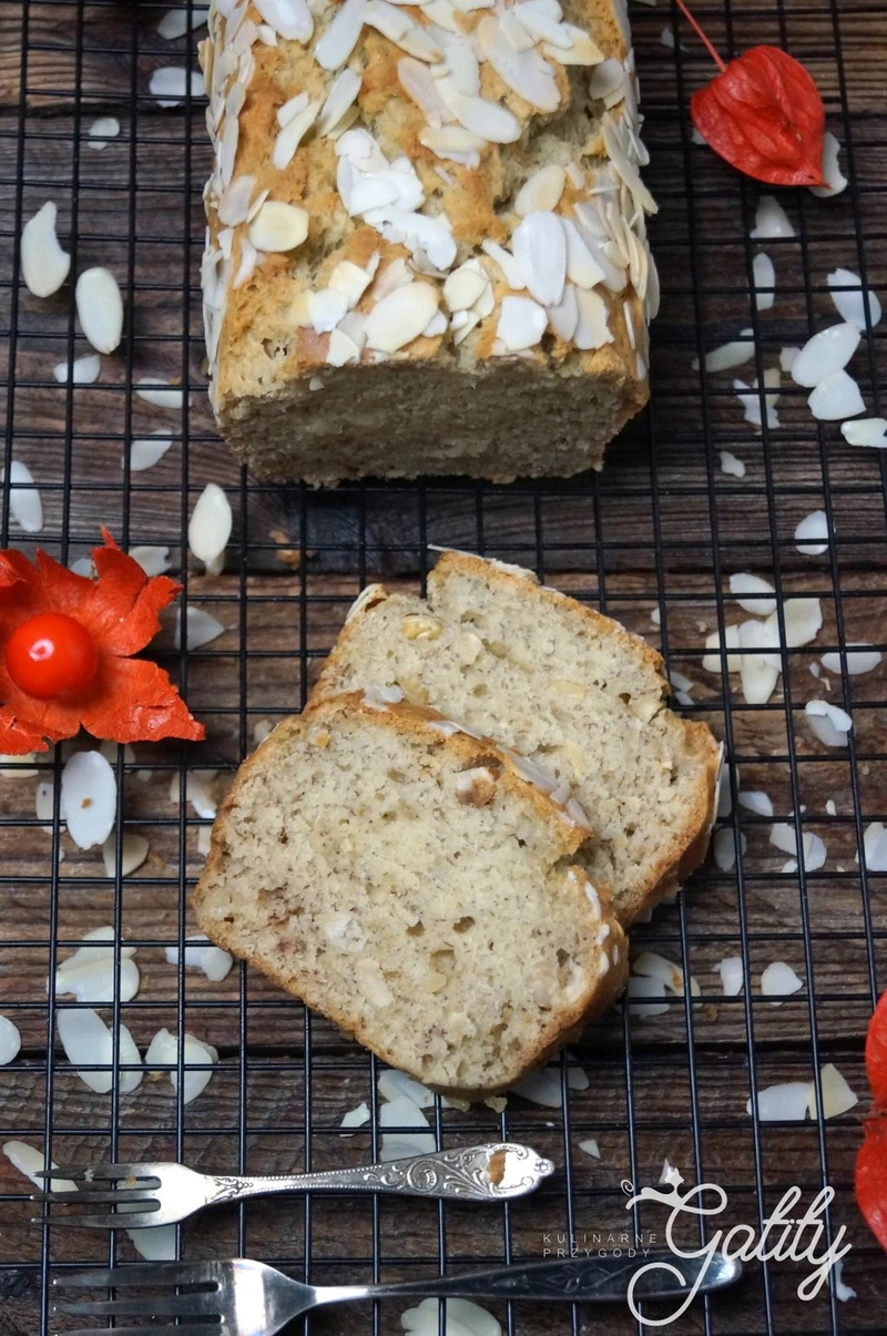 Chlebek bananowy z orzechami