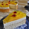 Sernik na zimno z mango i żelkami