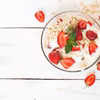 Domowy jogurt z truskawkami