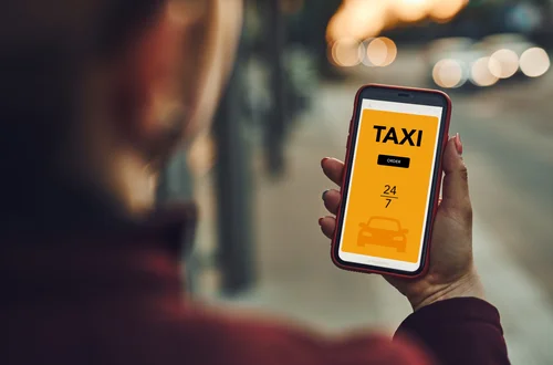 Od 17 czerwca rewolucja na drogach! Mniej i droższe taxi przez nowe przepisy!