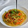 Spaghetti z marchewką i cukinią