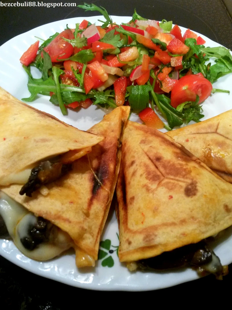 Quesadillas z kurczakiem i pieczarkami