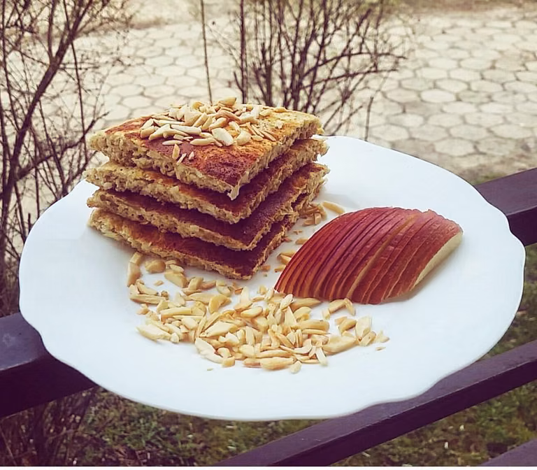 Jaglany omlet z jabłkiem