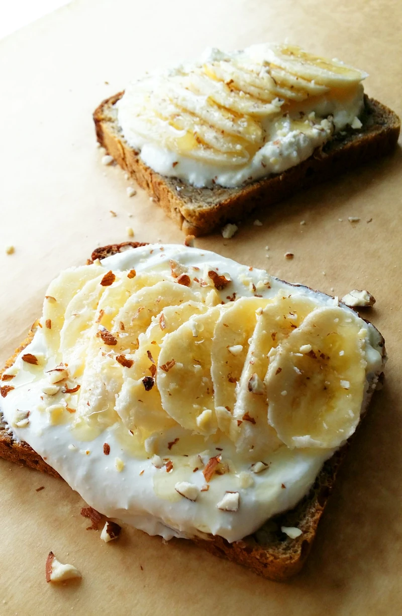 Tosty z waniliową ricottą i bananami