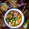 Szybki miso ramen z boczniakami i wędzonym tofu