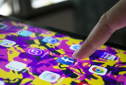8 grzechów, które popełniasz w grupie na facebooku