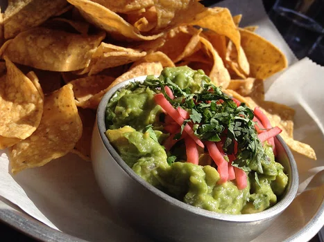 Guacamole z nachos