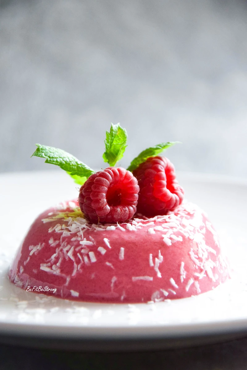 Wegańska malinowa panna cotta FIT