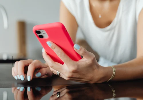 Znana sieć komórkowa wycofuje popularną usługę! Operator podał ostateczną datę i przenosi klientów