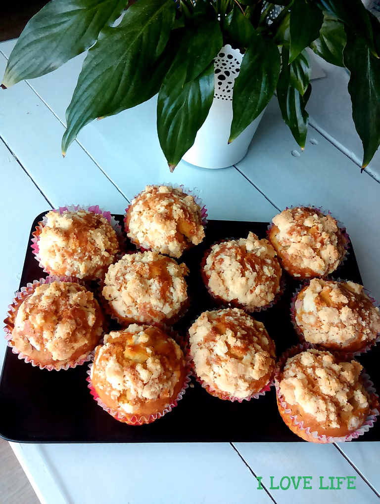 Muffiny z rabarbarem i kruszonką