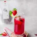 MROŻONA HERBATA HIBISKUSOWA Z TRUSKAWKAMI