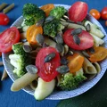 Makaron z groszku z brokułem i cukinią